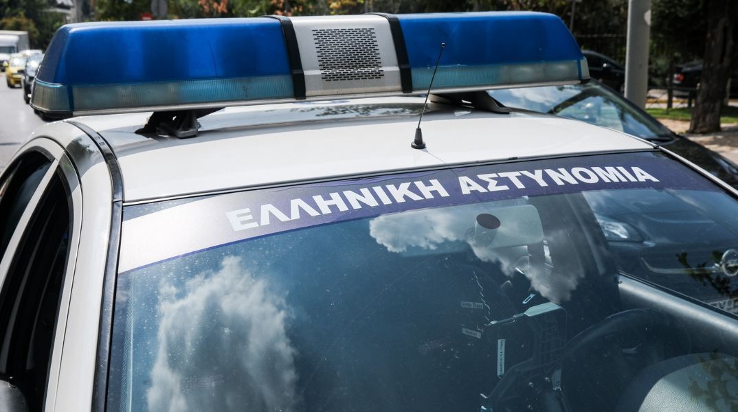 Σαρωνίδα: 22χρονος μαχαίρωσε την σύντροφό του μετά από καβγά - Σοβαρά τραυματισμένη νοσηλεύεται η κοπέλα - Κλήθηκαν για κατάθεση συγγενικά πρόσωπα.
