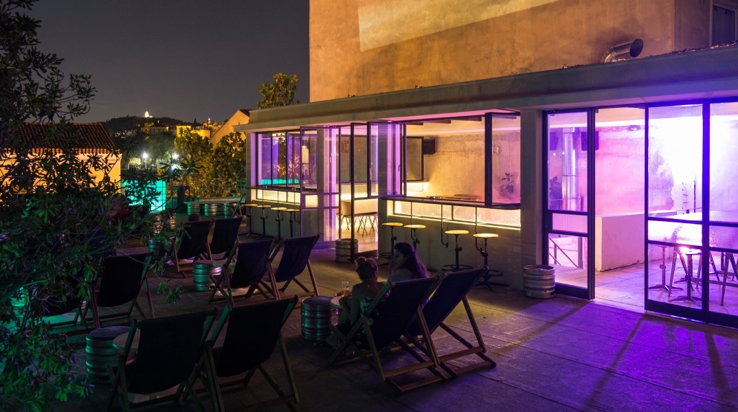 10 ταράτσες για ένα χαλαρό και δροσερό καλοκαίρι στην Αθήνα