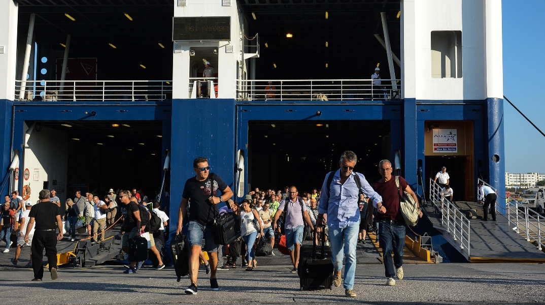 Διακοπές: Έφυγαν και οι τελευταίοι αδειούχοι του Ιουλίου 