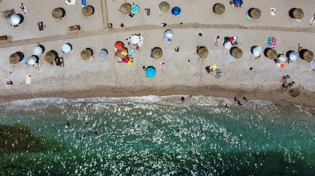 Καιρός σήμερα: Άνεμοι και υψηλές θερμοκρασίες την Κυριακή