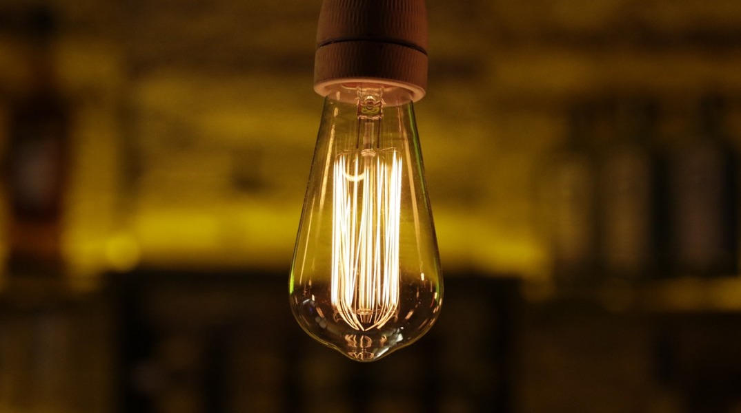 Αναμμένη λάμπα