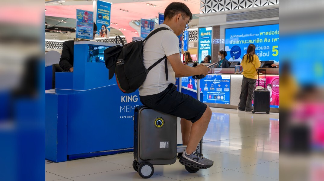 Η Ιαπωνία «μπλοκάρει» τη χρήση μηχανοκίνητων βαλιτσών