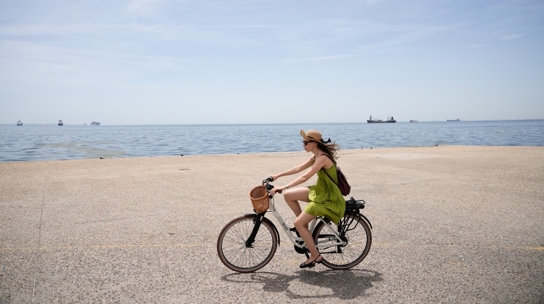 Καιρός αύριο: Ζέστη και άνεμοι μέχρι 8 μποφόρ την Τετάρτη