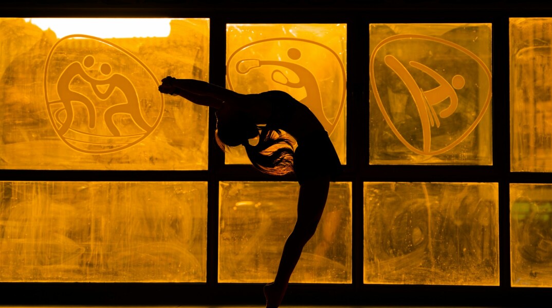 Κοπέλα σε προπόνηση ενόργανης