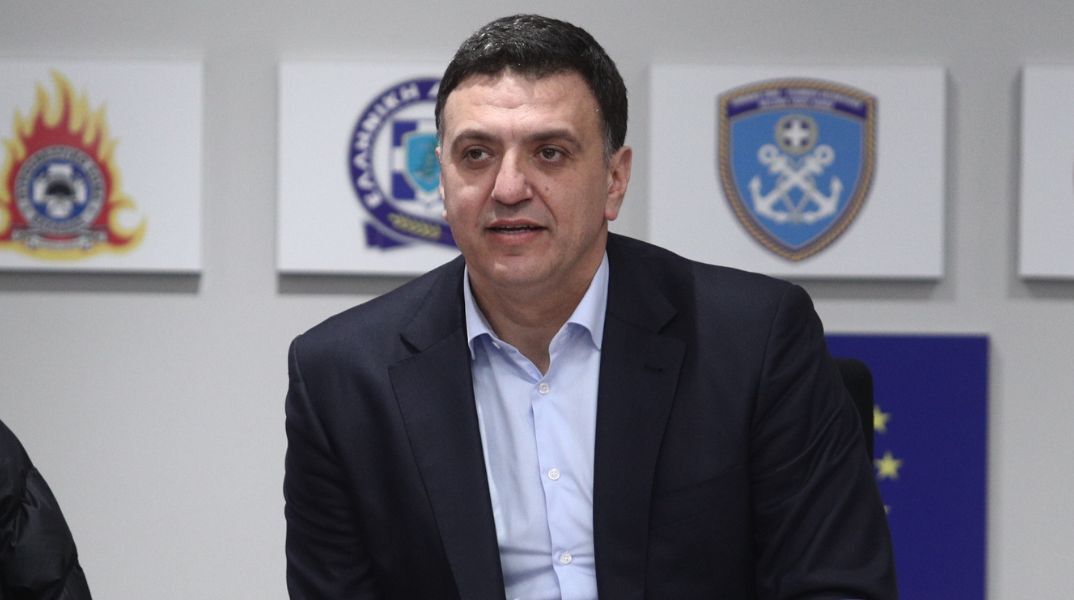 Βασίλης Κικίλιας για φωτιά στο Μαρκόπουλο: Άμεσα τράκτορας που ήταν σε περιπολία με ρίψη μόλις 20 μέτρα από το έδαφος έσβησε την κύρια εστία.