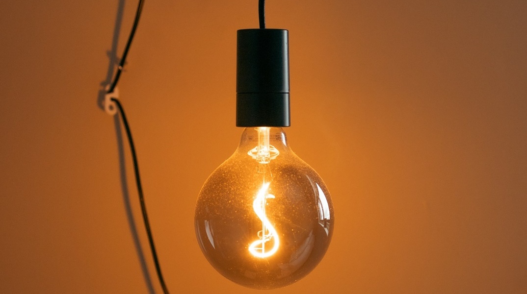 Αναμμένη λάμπα