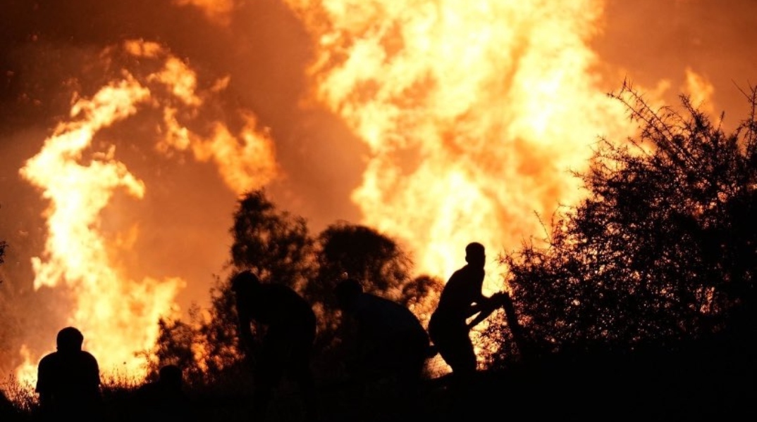Τουρκία: Συνεχίζεται η μάχη με τις φλόγες στη Σμύρνη
