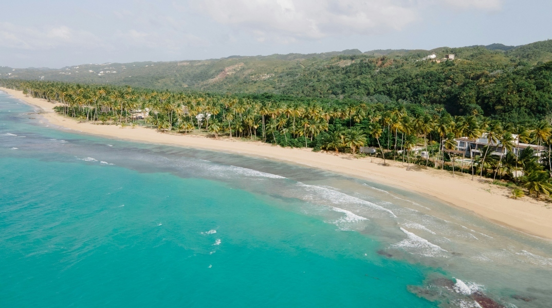 Υπερτουρισμός: Η τουριστική βιομηχανία στρέφεται στα ιδιωτικά νησιά 