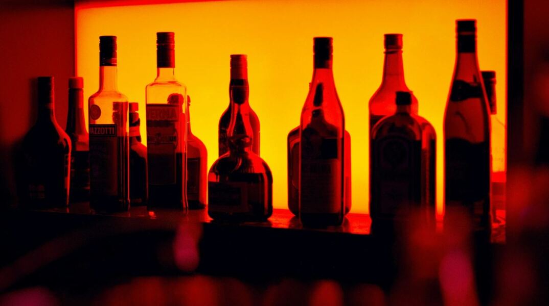 Σαντορίνη: Κρυφός οίκος ανοχής λειτουργούσε σε μπαρ