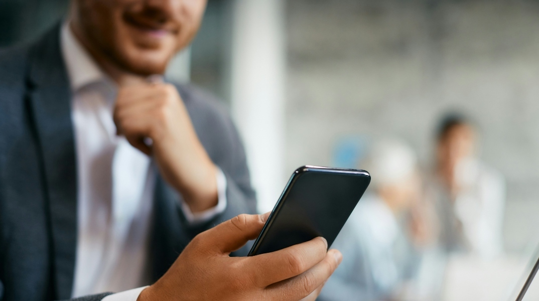 Ολλανδία: Ο πρωθυπουργός απαγόρευσε τα κινητά στο υπουργικό συμβούλιο