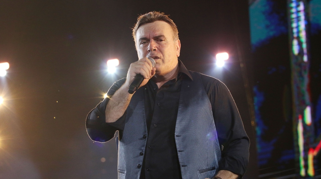 Μανώλης Λιδάκης: Στο νοσοκομείο ο τραγουδιστής 