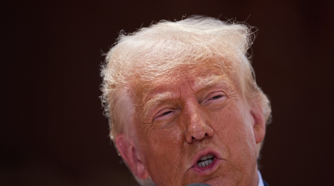 Ο Τραμπ και τα...μαλλιά του 