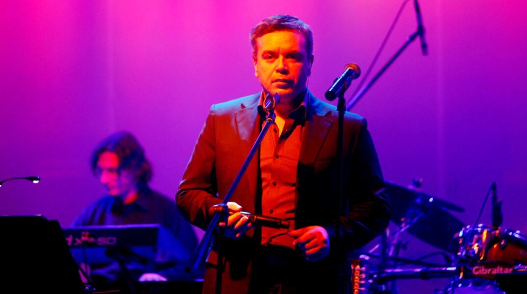 Μανώλης Λιδάκης: Παραμένει στο νοσοκομείο ο τραγουδιστής - Δεν είναι γνωστός ο λόγος που νοσηλεύεται