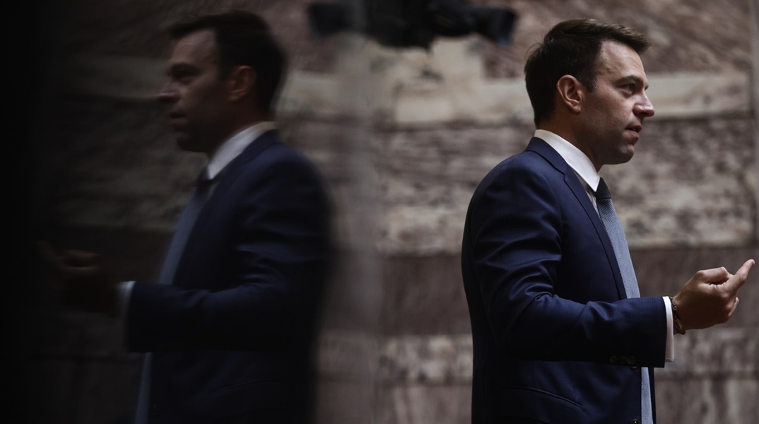 Ο Στέφανος Κασσελάκης απευθυνόμενος στην Κοινοβουλευτική Ομάδα του ΣΥΡΙΖΑ