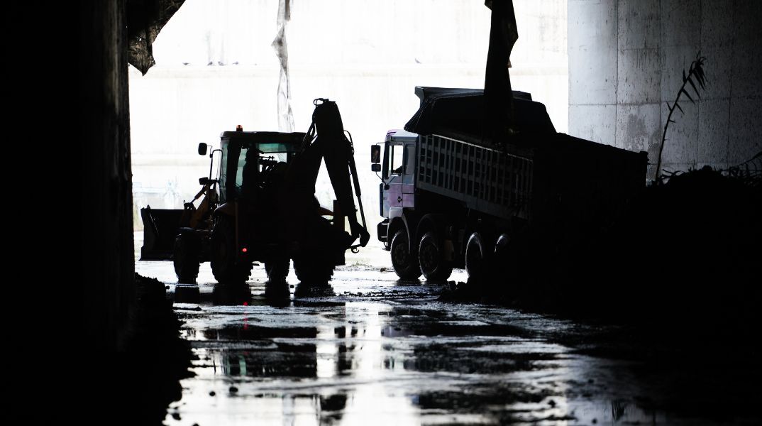 Κηφισός: Εικόνες από την απομάκρυνση μπάζων, σκουπιδιών και βούρκου 