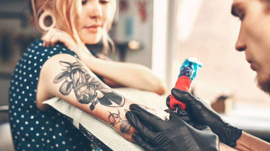 Συνδέονται τα τατουάζ με την εμφάνιση καρκίνου;