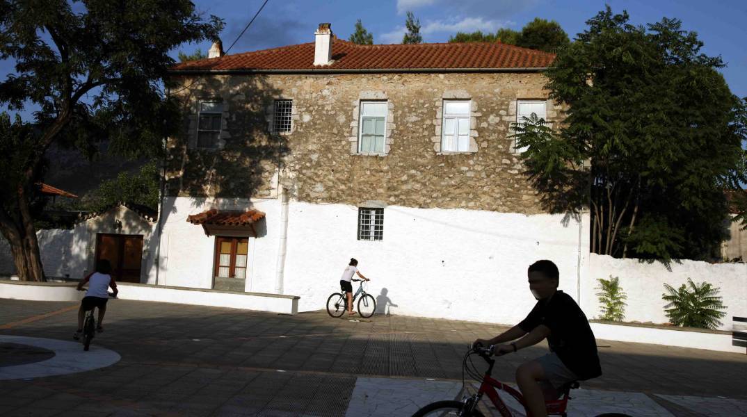 Η κατασκευασμένη νοσταλγία του «δημοκρατικού» καλοκαιριού της μεταπολίτευσης