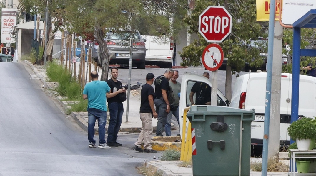Σημείο όπου πέταξαν άγνωστοι τσάντα με χειροβομβίδες στο Κερατσίνι