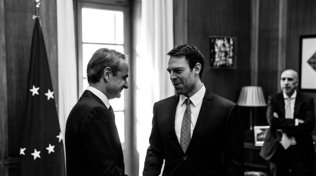 Κόκκινοι δικτατορίσκοι και φλεγόμενα νιάτα