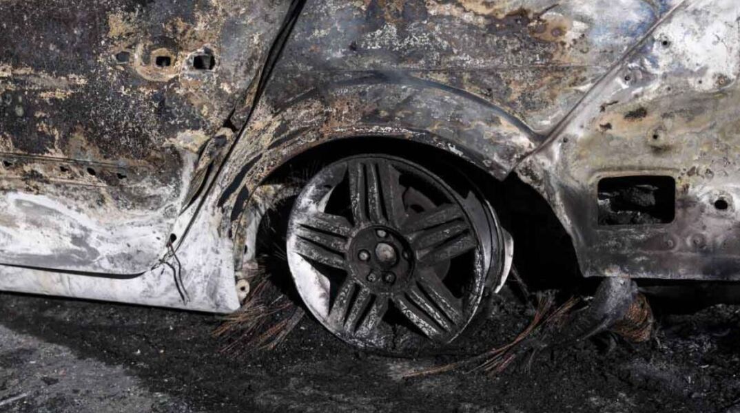 Ηράκλειο: Συνελήφθη 54χρονη που έκαψε το ΙΧ του πρώην της