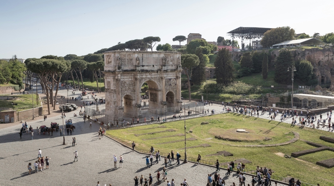  Η Αψίδα του Κωνσταντίνου υπέστη ζημιές κατά τη διάρκεια σφοδρής καταιγίδας στη Ρώμη
