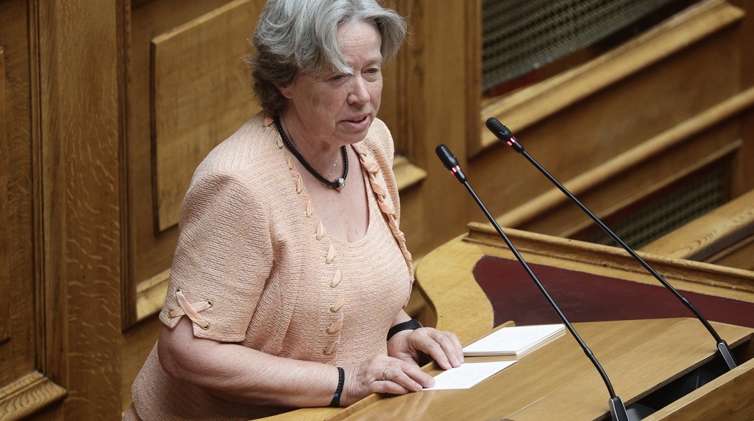 Αθηνά Λινού