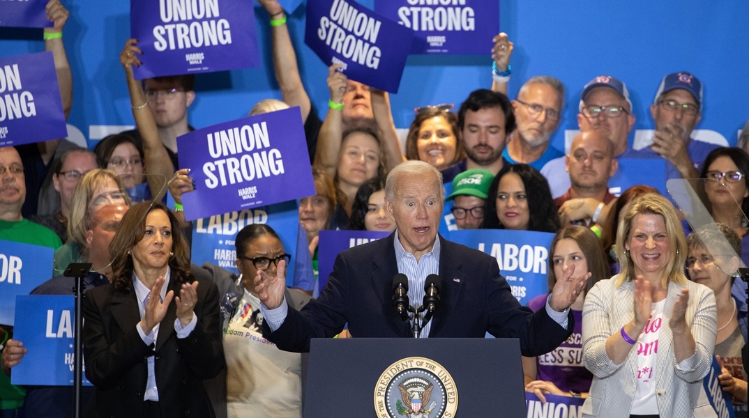 Τζο Μπάιντεν και Κάμαλα Χάρις σε προεκλογική συγκέντρωση στην Πενσιλβάνια