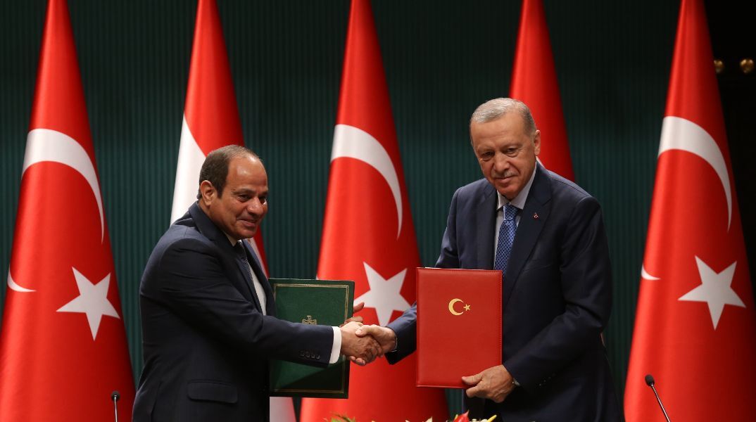 Αλ Σίσι και Ερντογάν συναντήθηκαν στην Τουρκία μετά από 12 χρόνια