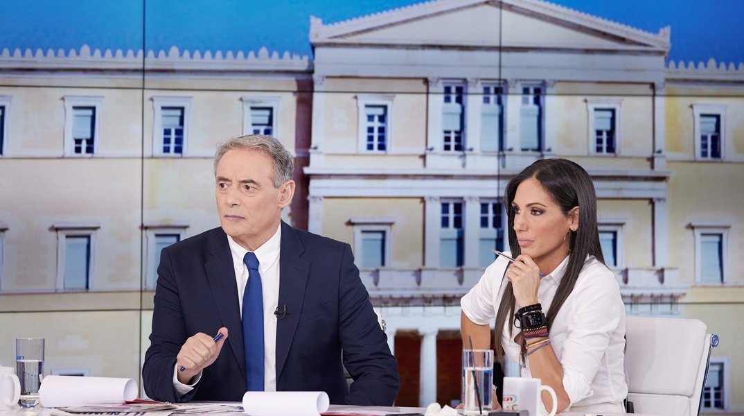 Ιορδάνης Χασαπόπουλος και Ανθή Βούλγαρη στο πλατό της εκπομπής τους