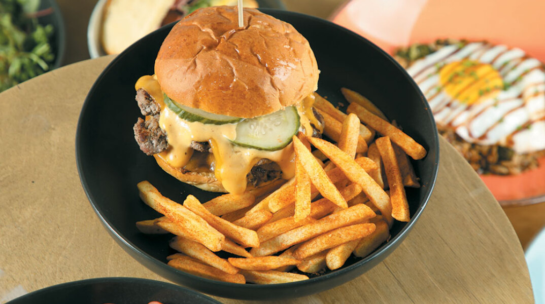 Λάλος: Το all day στέκι του Νέου Κόσμου