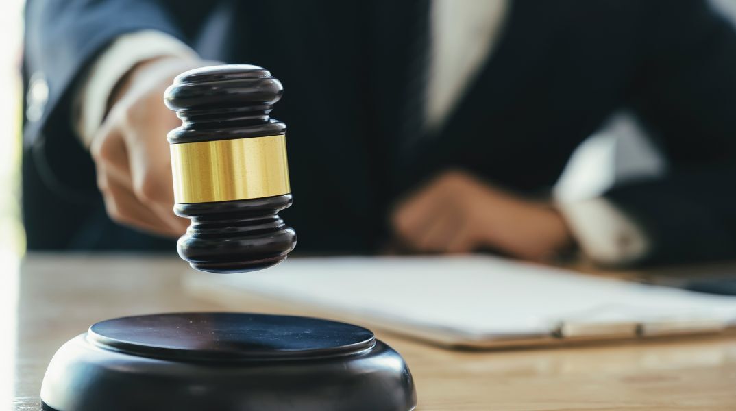 Γαλλία: Ισόβια κάθειρξη επιβλήθηκε στη μητέρα που βασάνιζε τη 13χρονη κόρη της και την άφησε να λιμοκτονήσει	