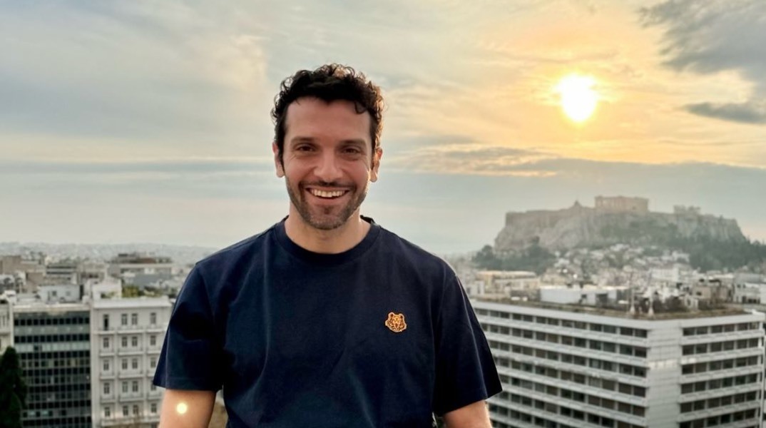 Ο Δημήτρης Μοθωναίος μας ξεναγεί στη δική του Αθήνα