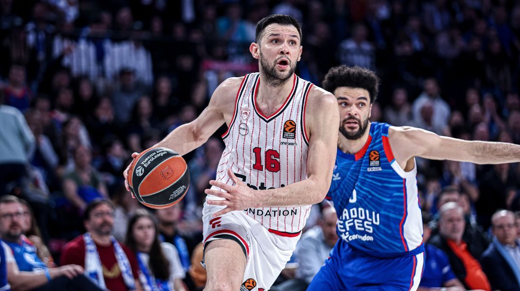 Ο Κώστας Παπανικολάου του Ολυμπιακού