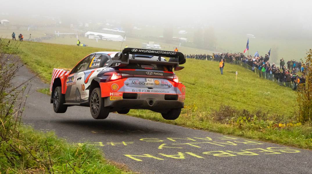 Ράλλυ Κεντρικής Ευρώπης: Ο Thierry Neuville ηγείται στην γενική κατάταξη της δεύτερης ημέρας