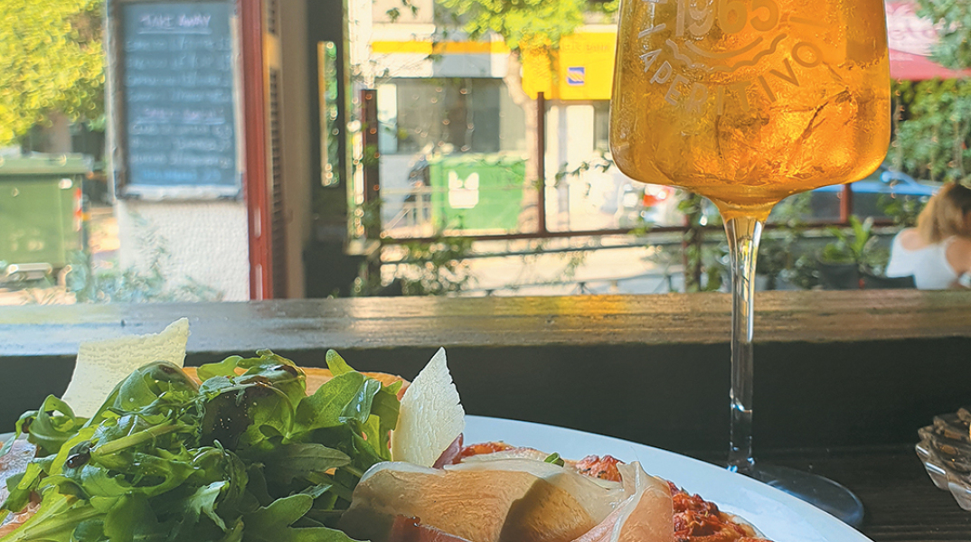 Medez Cafe & Bar: Το αγαπημένο στέκι του Παγκρατίου