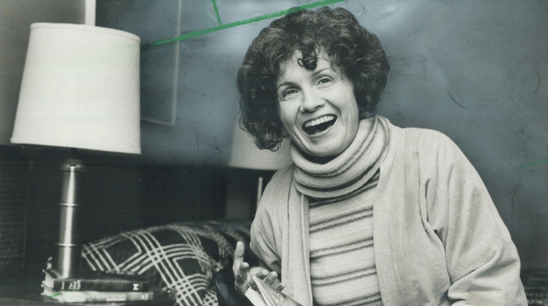 Άλις Μανρό: Έλληνες κριτικοί και συγγραφείς απαντούν για τη διαμάχη γύρω από τη συγγραφέα και το έργο της.