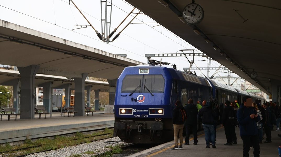 Τρένο σε σταθμό