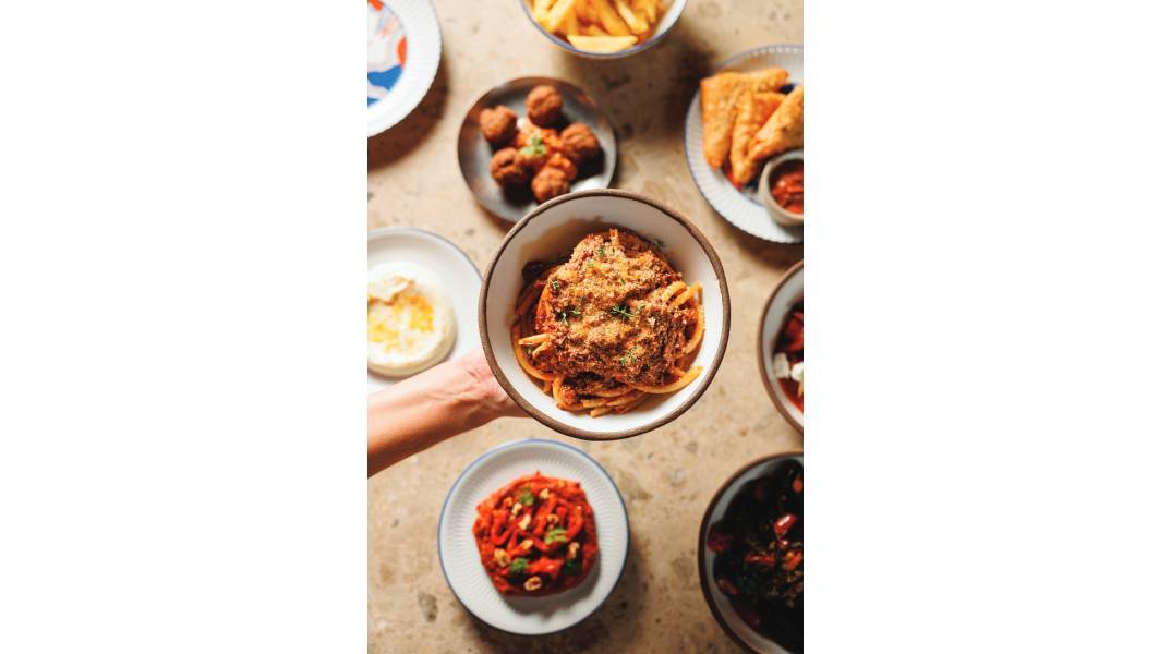 Cinapos: Το ολοκαίνουργιο μεζεδοπωλείο του Πάνου Ιωαννίδη είναι πολύ νόστιμο