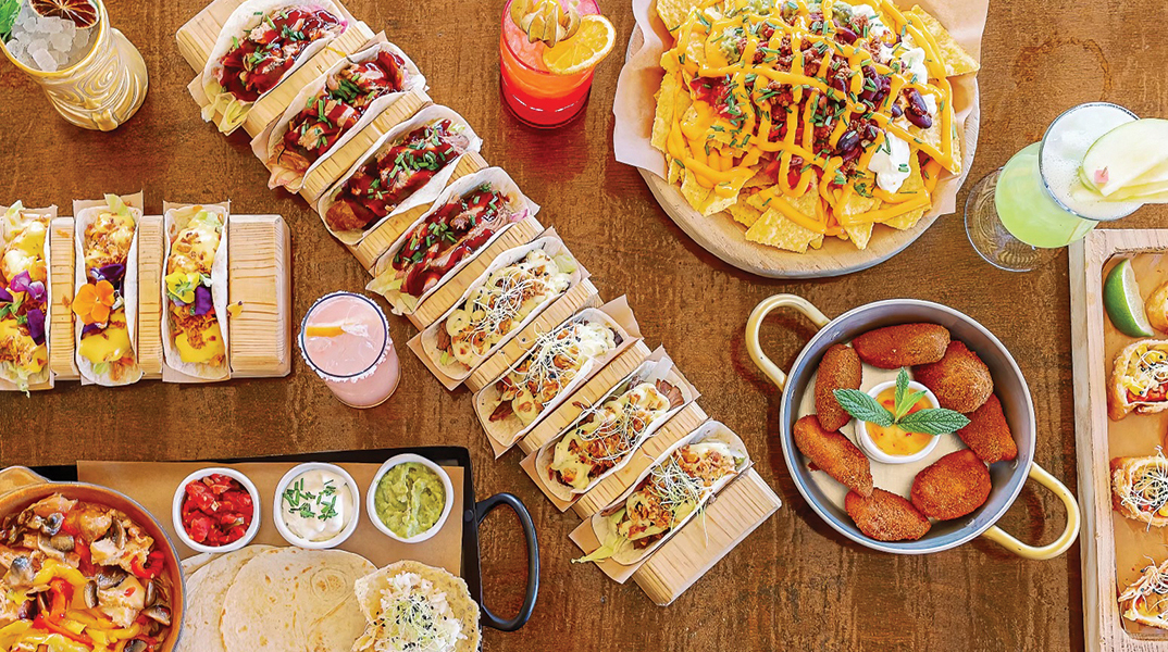 Buena Vista Social Bar: Αll-day πάρτι με θέα την Ακρόπολη