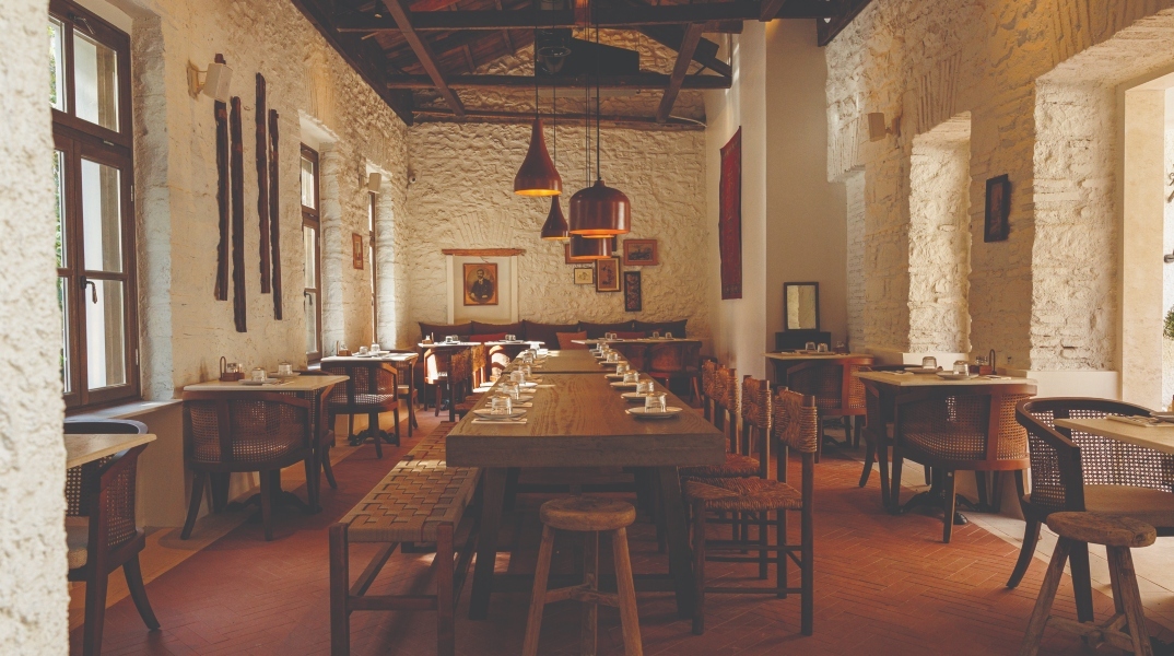 Cinapos: Το ολοκαίνουργιο μεζεδοπωλείο του Πάνου Ιωαννίδη είναι πολύ νόστιμο