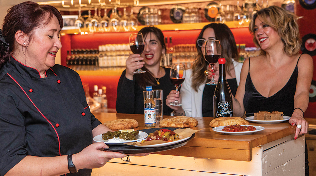 Μουσουρλού: Το ολοκαίνουργιο, ανατρεπτικό στέκι του Ηλία Σκουλά