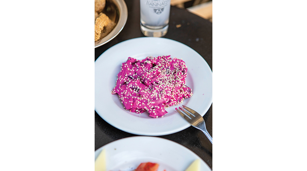 Τα Κανάρια: Το αγαπημένο στέκι με τους νόστιμους μεζέδες και τις όμορφες μουσικές βραδιές