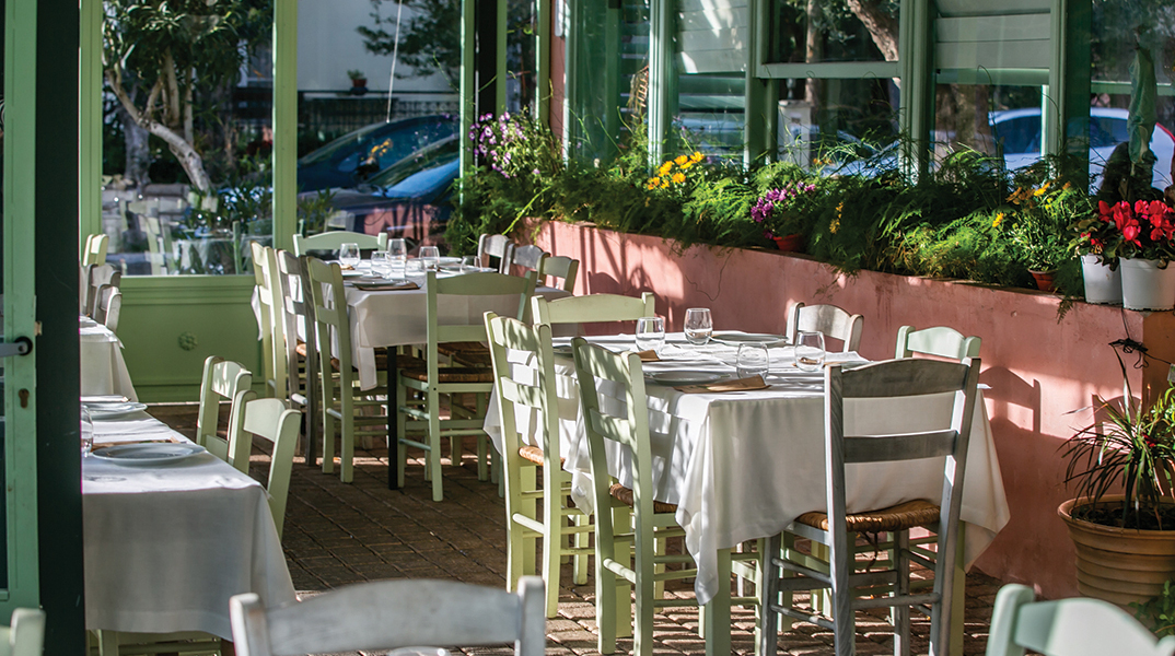 Θαλασσινός: Η θρυλική ψαροταβέρνα στις Τζιτζιφιές