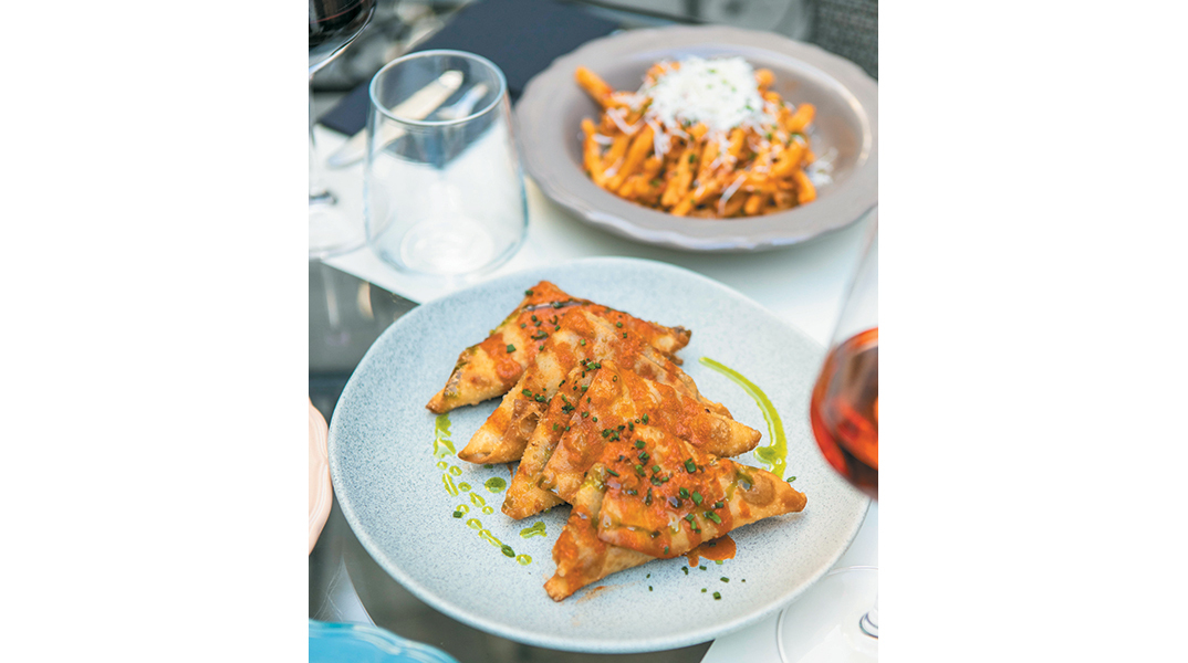 Shakespeare in Love: To all-day στέκι του Πειραιά ανανεώνει το μενού του και παραμένει πολύ δημοφιλές