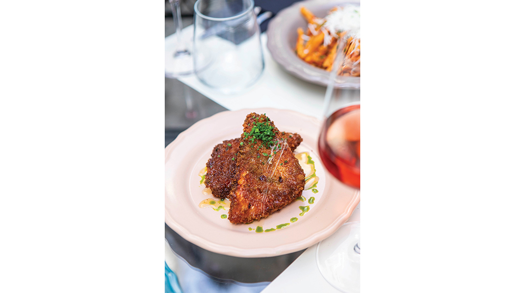 Shakespeare in Love: To all-day στέκι του Πειραιά ανανεώνει το μενού του και παραμένει πολύ δημοφιλές