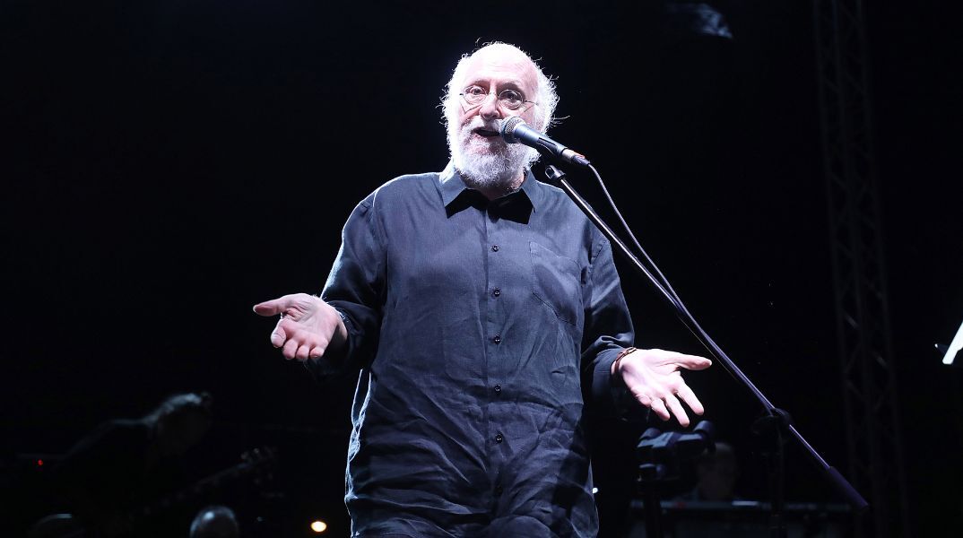 «Γιατί τα χρόνια τρέχουν χύμα»: Ο Διονύσης Σαββόπουλος μας «συστήνει» τον εαυτό του μέσα από τις σελίδες του βιβλίου που θα κυκλοφορήσει από τις εκδόσεις Πατάκη