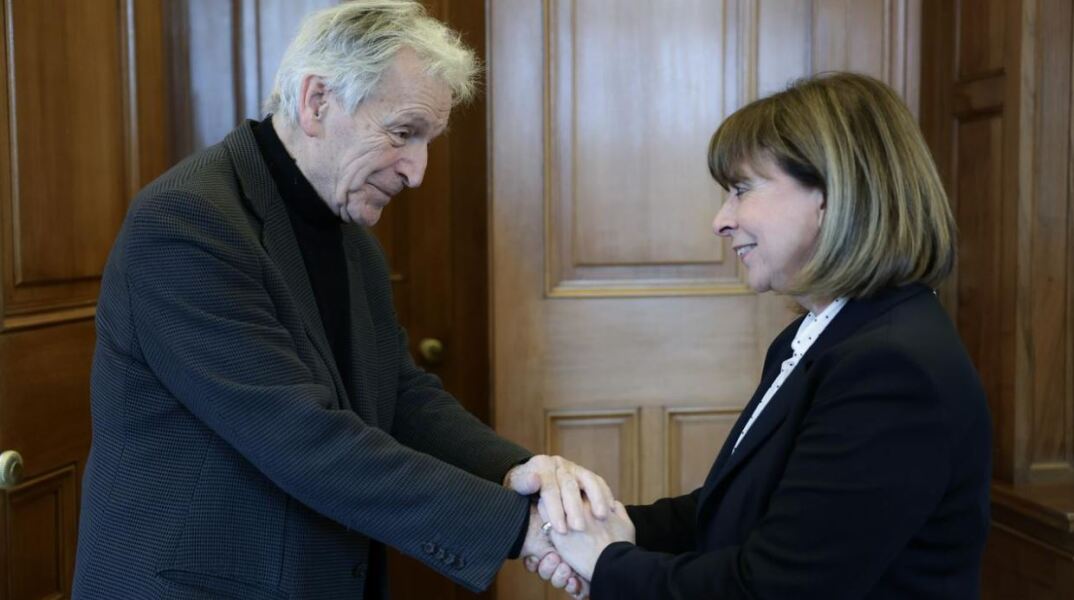 Η Κατερίνα Σακελλαροπούλου συναντήθηκε με τον σκηνοθέτη Κώστα Γαβρά