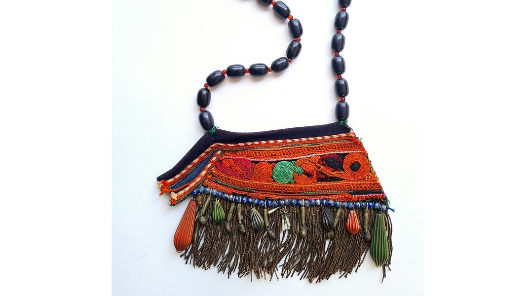 χριστινα_αθανασουλα_μαντζαβινου_τα_φορεσιμα_της_παραδοσης_κοσμηματα_απο_κεντηματα_και_υφαντα_της_ελληνικης_φορεσιας_3