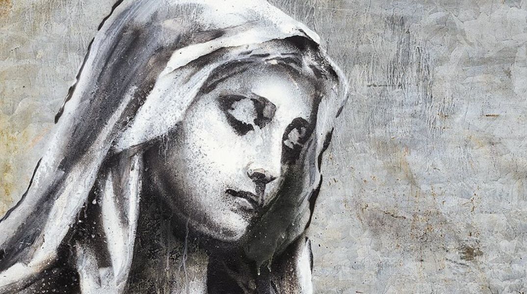 Νέο έργο του Banksy δημοσιοποιήθηκε στο Instagram - Απεικονίζει μια γυναίκα που φαίνεται να παραπέμπει στην Παναγία να θηλάζει το μωρό της
