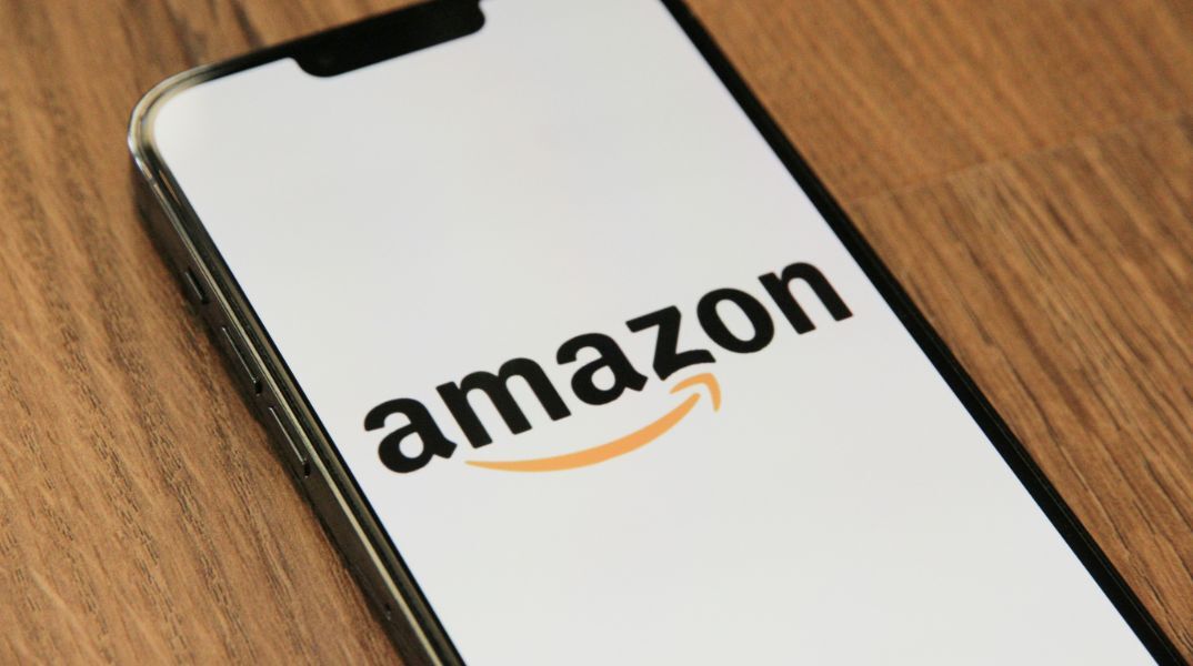 Απεργία μέσα στις γιορτές αποφάσισαν εργαζόμενοι της Amazon 